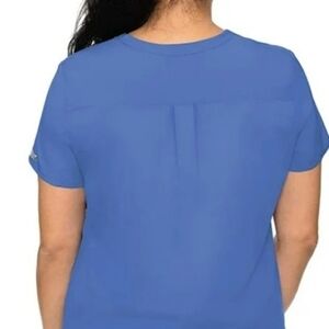 Med Couture scrub tops 8478 on Ceil new